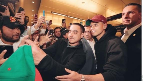 Chicharito, a su llegada a Los Ángeles.