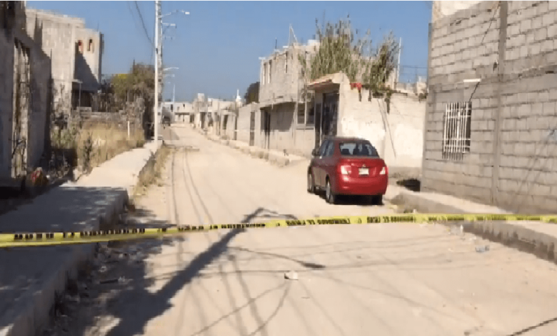 Asesinos de dos hombres abandonan auto utilizado para cometer crimen, en Colinas de Santa Cruz