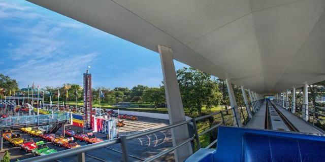 Disney World PeopleMover trenes chocan causando evacuación