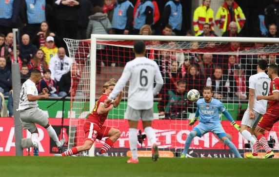 Imagen de uno de los goles de Gnabry