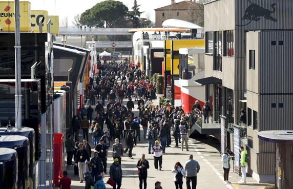 El paddock de F1 en los test de Barcelona