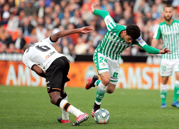 El Valencia saca petróleo de sus problemas y hunde al Betis