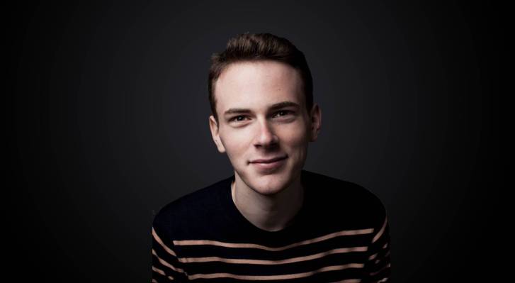 El fundador pionero, Daniel Gross, acerca a los equipos remotos.