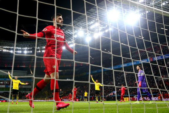 Volland, celebrando un gol con el Bayer Leverkusen