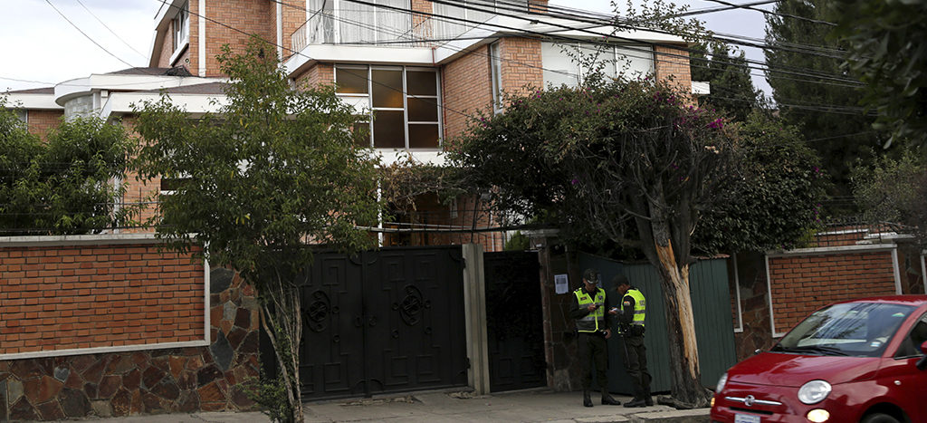 España escoltó a asilados en la Embajada de México en Bolivia para que dejaran el país