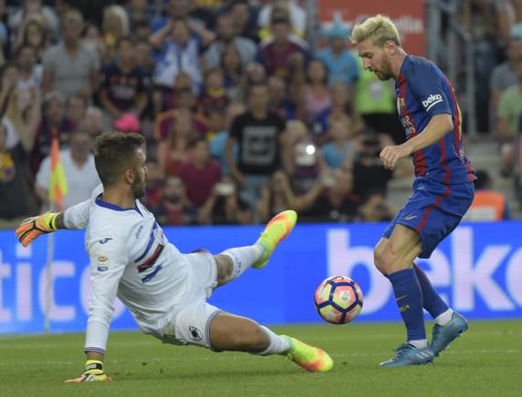 Emiliano VIviano, con Leo Messi en el Barcelona-Sampdoria del Gamper de 2016