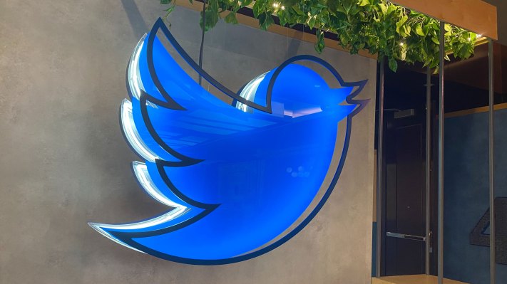 Crunch diario: los hilos de Twitter son cada vez más fáciles 1 La política de medios manipulados de Twitter eliminará los tuits dañinos y la supresión de votantes, etiquetará a otros