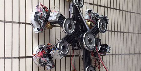 Las ventosas un poco apestan. Este robot para escalar podría mejorarlos
