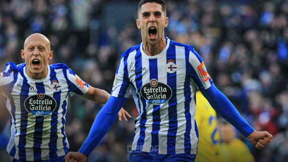 Sabin Merino celebra el gol que marcó ante el Cádiz