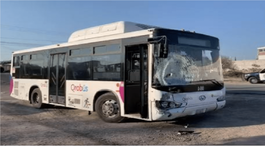 Mata y atropella chofer de Qrobus a un joven, cerca del Libramiento Surponiente