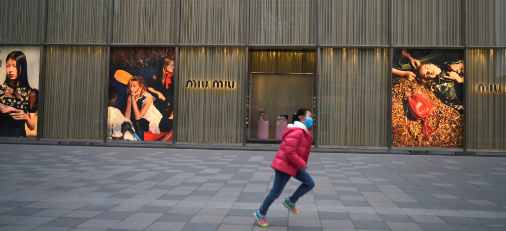 Países no invierten lo suficiente para atacar al Covid-19: OMS