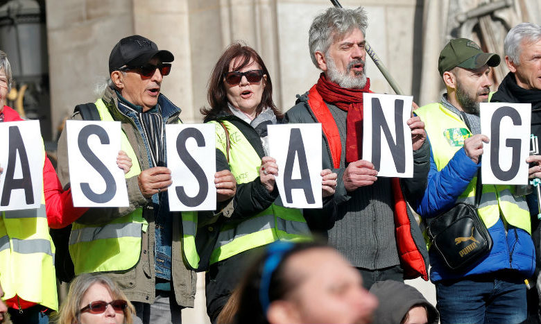 Previo a la audiencia de extradición, diputados australianos visitan a Assange 