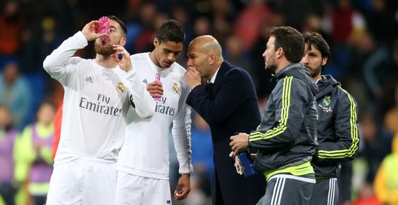 Ramos y Varane, dos de los jugadores con más minutos este curso