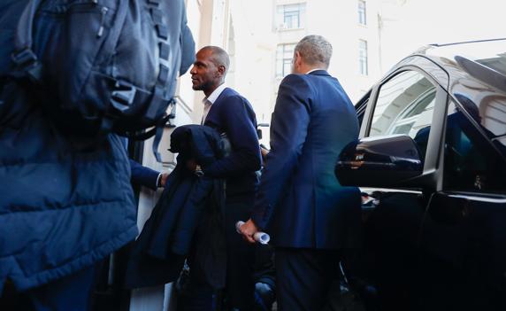 Eric Abidal, a su llegada a Bilbao