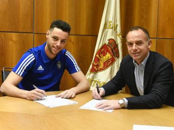 Burgui firmó el jueves su contrato con el Zaragoza