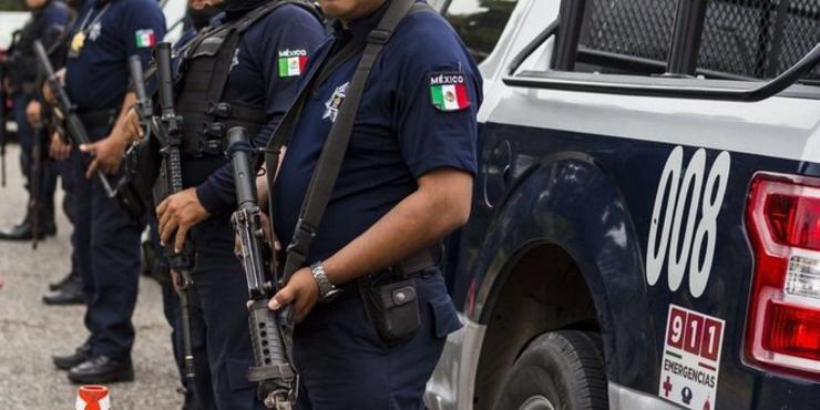 Violan a joven mujer tres policías municipales, la obligaron subir a su patrulla, fueron detenidos