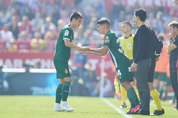 Wu Lei fue sustituido por Víctor Gómez