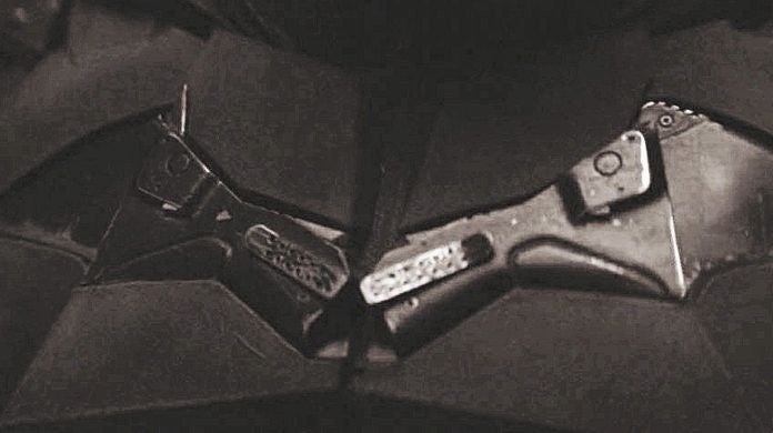 pistolas de símbolo de Batman tal vez pistolas de símbolo de Batman tal vez