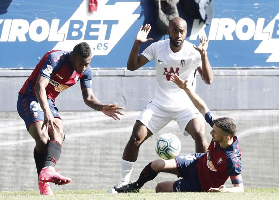Osasuna encajó una goleada ante el Granada que no gustó nada a Arrasate