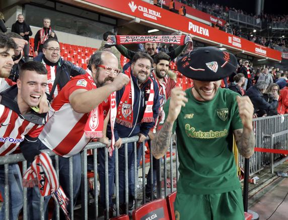 Unai Nuñez fue agasajado por los aficionados en Granada