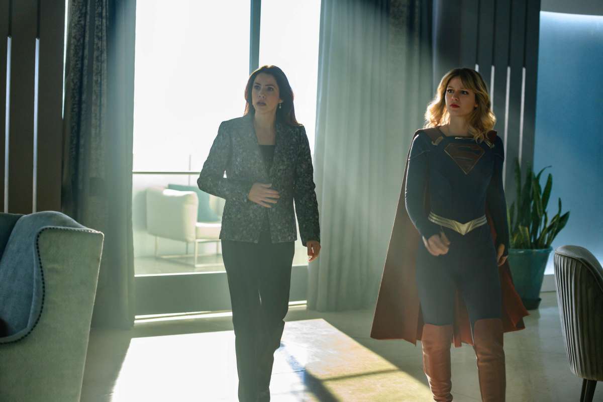 supergirl el guardaespaldas andrea y supergirl