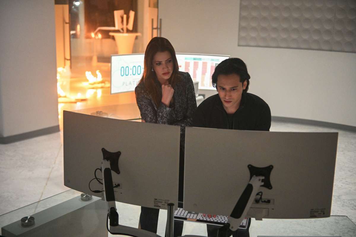 supergirl la guardaespaldas andrea y inteligente