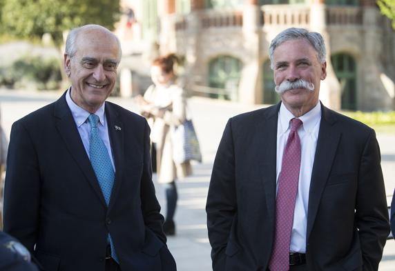 Vicenç Aguilera (i) dejó la presidencia dle Circuit el pasado martes tras ser una figura clave en las negociaciones con Chase Carey, jefe de la F1 (d)