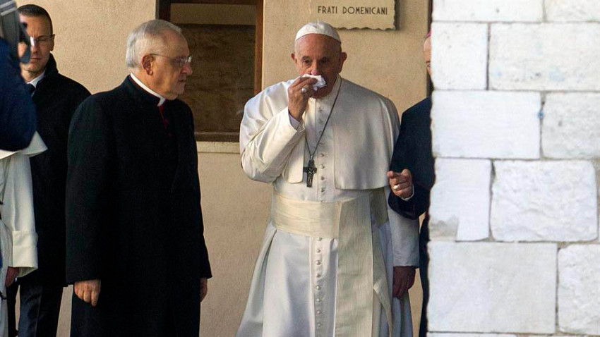 Medios: el Papa da negativo a una prueba de coronavirus