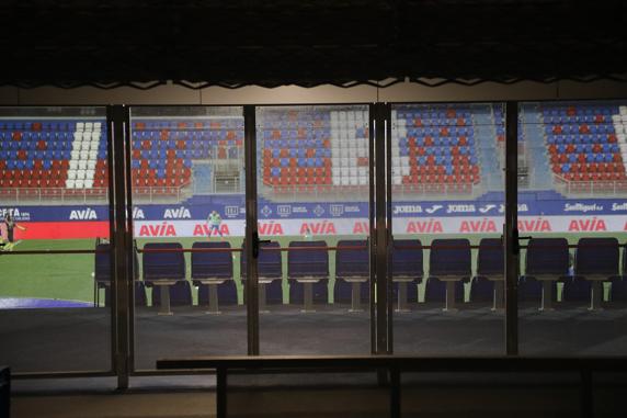 Ambiente del partido a puerta cerrada Eibar Real Sociedad