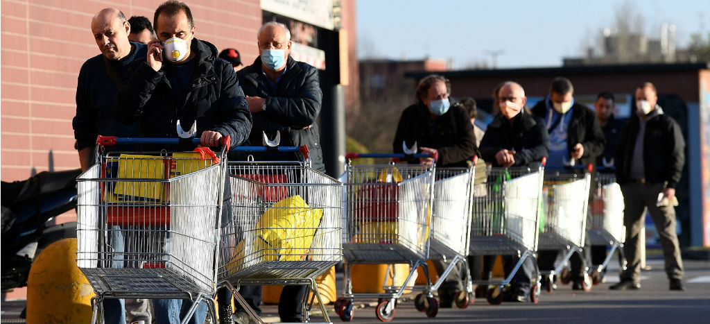 Cierran comercios en Italia tras brote de Covid-19 | Video