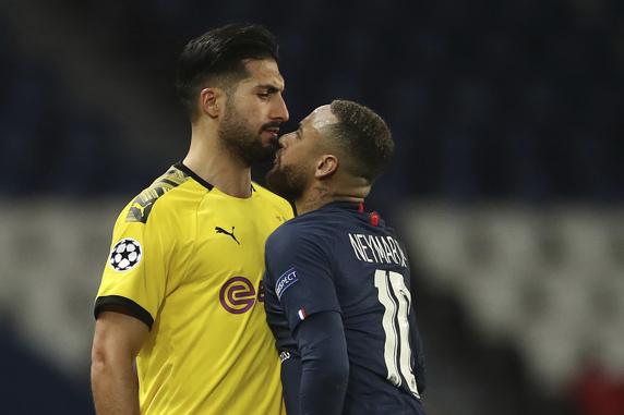 Neymar, encarado con Emre Can durante el encuentro