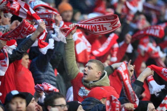 A la espera de las restricciones de público, la liga rusa se jugó con espectadores