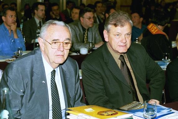 Junto a otra leyenda del basket yugoslavo, el técnico Dusan Ivkovic.