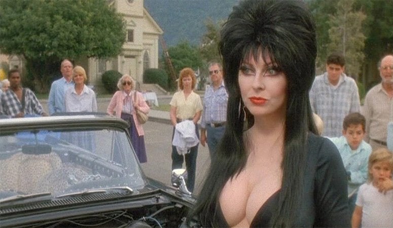 elvira amante de la película oscura
