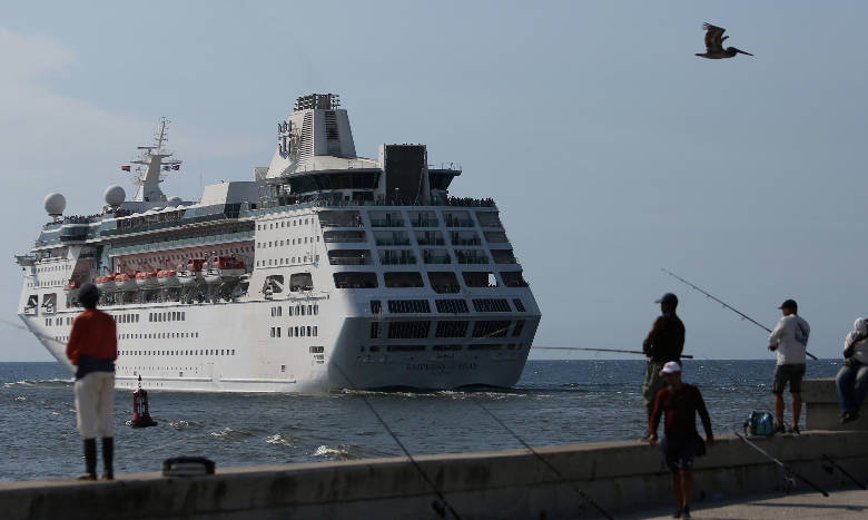 Atraca en Cuba crucero británico con cinco casos de Covid-19 a bordo