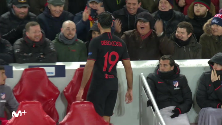 Champions League: Liverpool - Atlético Madrid. Monumental cabreo de Diego costa al ser sustituido y choteo de la afición 'red' Champions League: Liverpool - Atlético Madrid. Monumental cabreo de Diego costa al ser sustituido y choteo de la afición 'red'