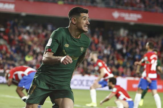 Yuri celebra el gol en Granada que le dio el pase al Athletic a la final de Copa. FOTO: Antonio L. Juárez