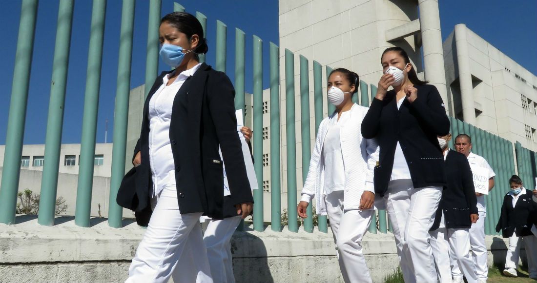 Discriminan a enfermera, le arrojan agua con cloro por atender pacientes con Covid19, enfermeras denuncian acoso