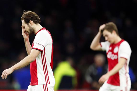 Daley Blind y Carel Eiting, abatidos EPA/MAURICE VAN STEEN