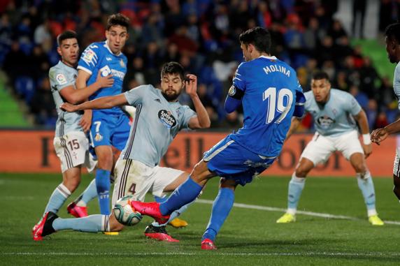 El mexicano Néstor Araújo es otro de los fijos en la zaga del Celta