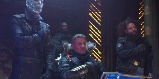 El director de Guardianes de la Galaxia sugiere usar el saludo de Devastador durante la pandemia de coronavirus