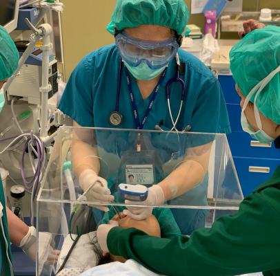 El grupo de inicio trabaja para llevar cajas protectoras planas a los trabajadores médicos de primera línea de COVID-19