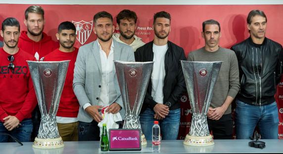 Carriço posó con sus compañeros y con Lopetegui