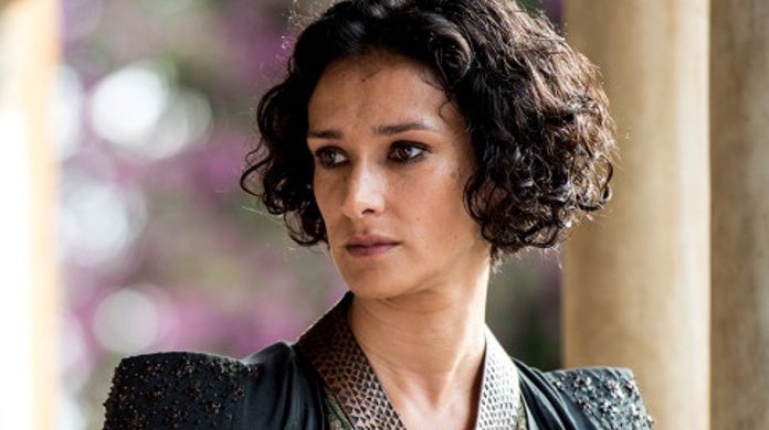 La estrella de Game of Thrones, Indira Varma, diagnosticada con coronavirus COVID-19