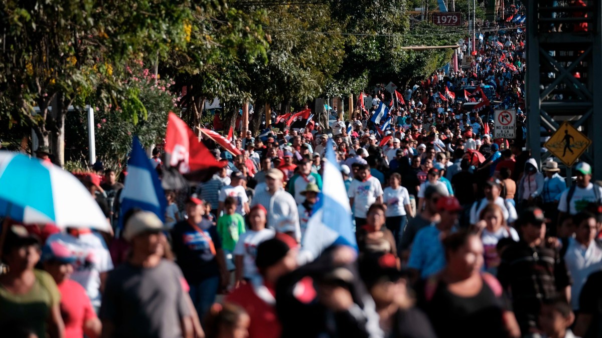 Gobierno de Nicaragua desafía recomendaciones de la OMS con marcha multitudinaria