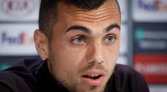 Joan Jordán podría cubrir la baja de Fernando en el Sevilla