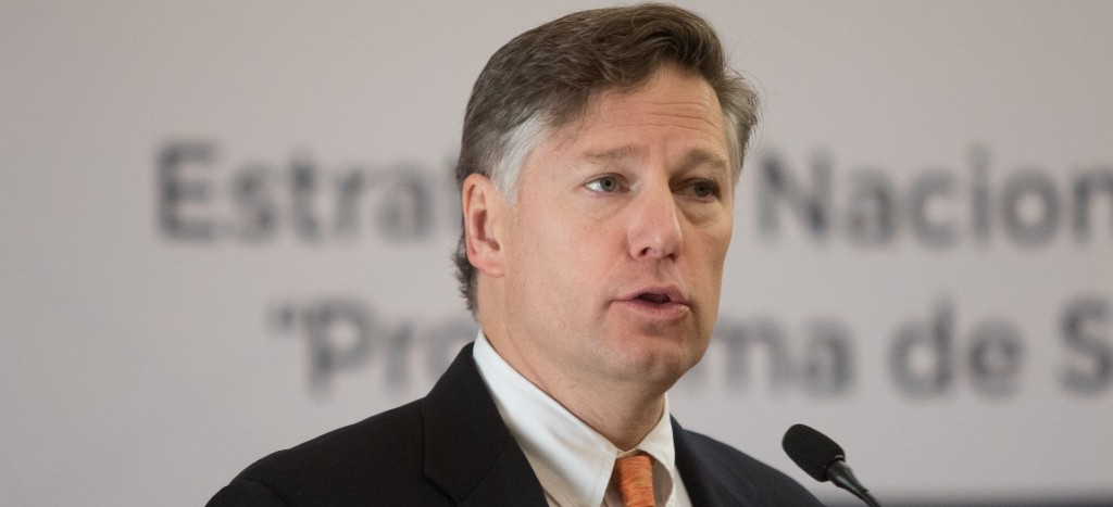 Landau pide a estadounidenses retornar a su país ante aumento de casos de Covid-19