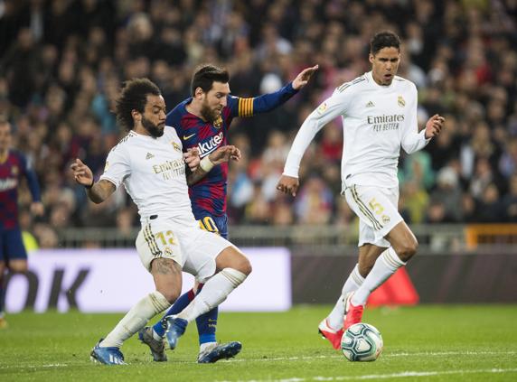 Messi, entre Marcelo y Varane