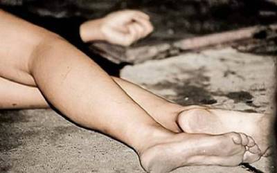 No fue suicidio, su esposo la mató, la hijastra lo delata, llorando buscó engañar a la policía