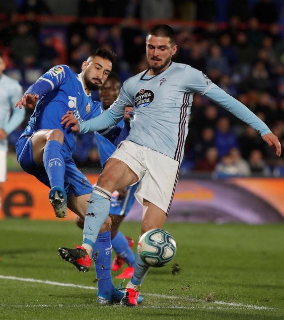 Okay, centrocampista del Celta